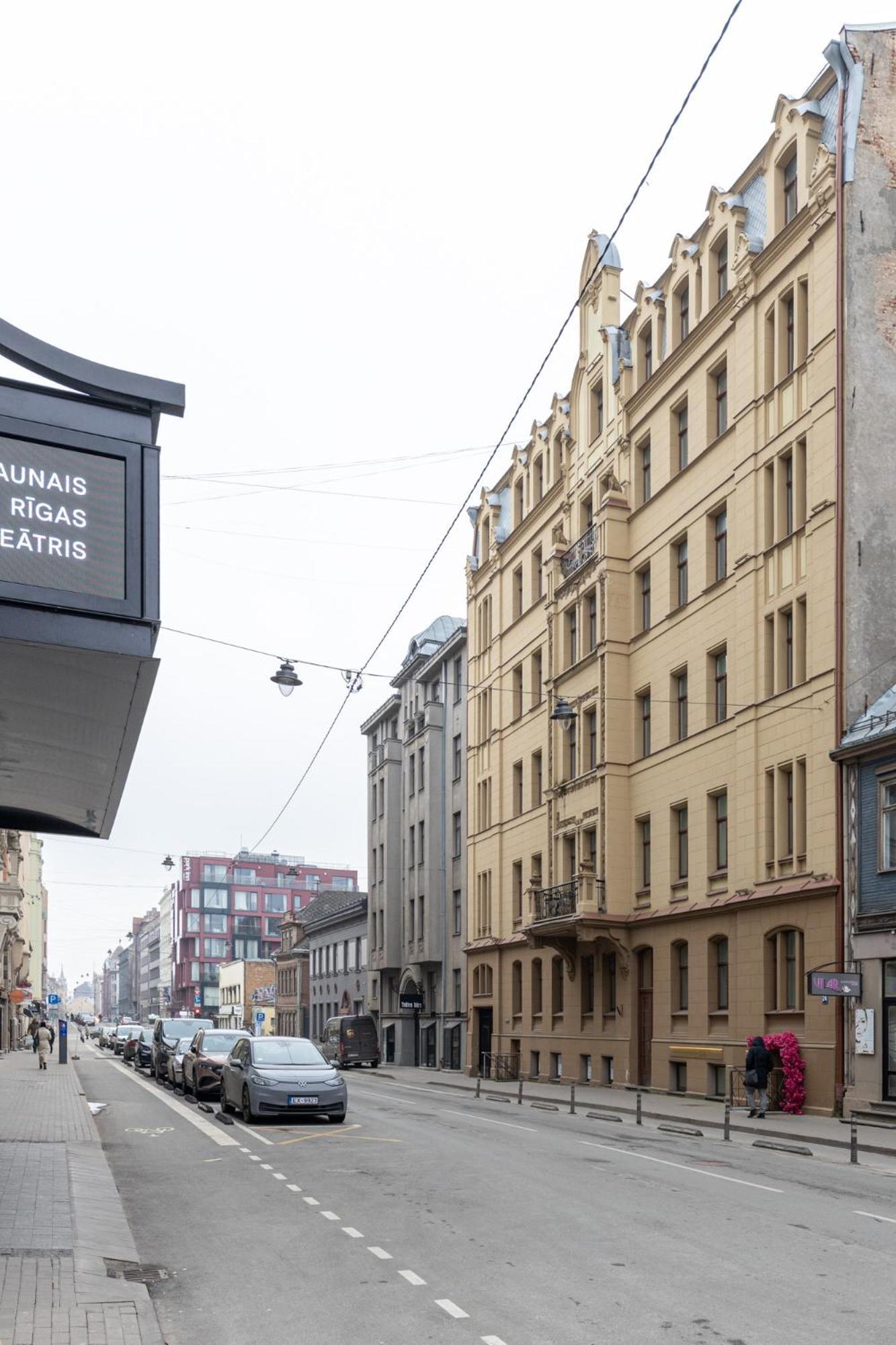 Modern Next To Jrt