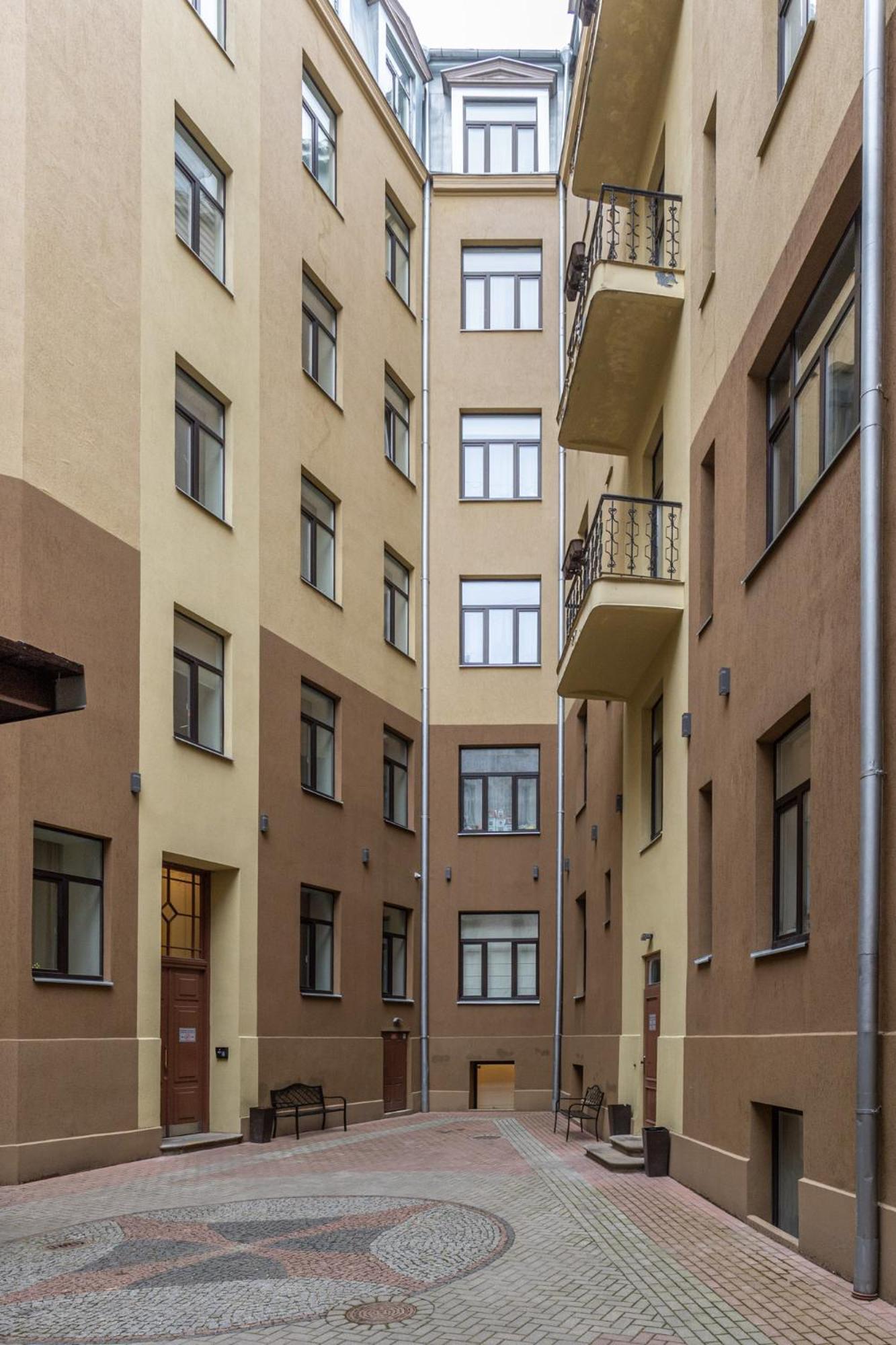 Modern Next To Jrt *